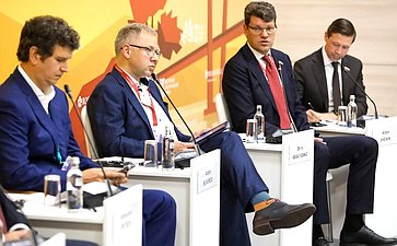 Сессия «Новые решения бизнеса и государства для развития в эпоху дефицита кадров и капитала». X Восточный экономический форум
