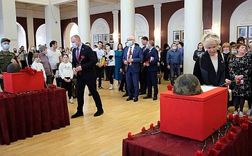 Сенаторы РФ приняли участие в мероприятии, посвященном памяти погибших воинов Великой Отечественной войны — уроженцев Кировской области