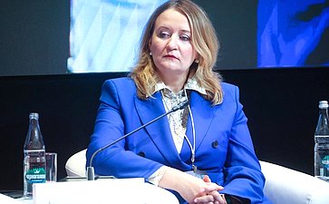 Заместитель Председателя СФ Инна Святенко провела экспертную дискуссию «Здоровая семья как основа политики народосбережения»
