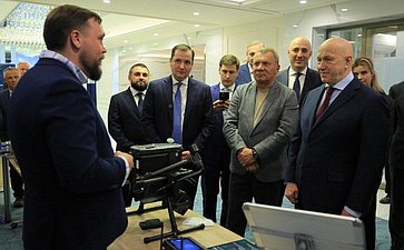 Сенаторы Иван Новиков и Юрий Борисов посетили объекты логистической инфраструктуры и приняли участие в совещании по социально-экономическому развитию региона