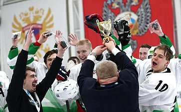 Руслан Смашнёв принял участие в церемонии открытия товарищеского хоккейного матча между командами Белорусского государственного университета физической культуры и Смоленского государственного университета спорта