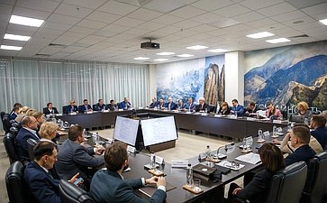 Александр Усс открыл заседание Совета по развитию Сибирского федерального университета