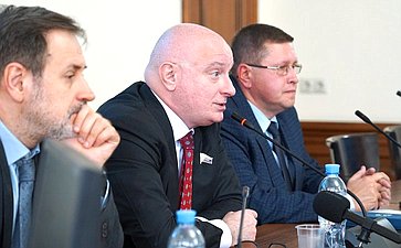 Парламентарии встретились с молодыми юристами – студентами Юридического института Алтайского государственного Университета, с которыми провели открытый диалог