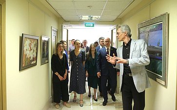Олег Цепкин открыл в Совете Федерации выставку «Магнитка — город трудовой доблести, центр искусства и творчества»