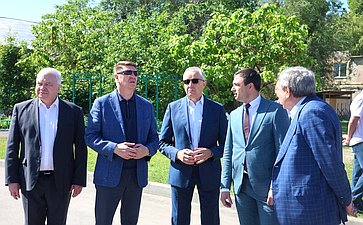 В ходе поездки сенаторы РФ побывали на стадионе «Торпедо», где в планах строительство универсального спортзала и реконструкция водноспортивной базы «Олимпия» в Энгельсе