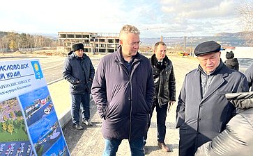 Анатолий Артамонов совершил рабочую поездку в Кавминводы и посетил строительные площадки социальных объектов Кисловодска
