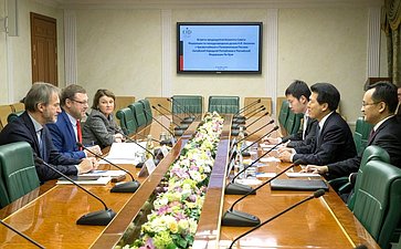 Встреча Константина Косачева c Чрезвычайным и Полномочным Послом Китайской Народной Республики в РФ Ли Хуэем