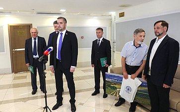 В Совете Федерации состоялось открытие выставки «Россия-Родина моя…»