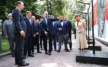 Николай Журавлев принял участие в открытии фотовыставки Российского экспортного центра «Экспорт во имя Победы»