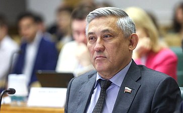 Юрий Валяев