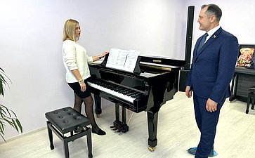 Игорь Мурог в ходе региональной недели в Рязанской области посетил Ряжскую детскую музыкальную школу