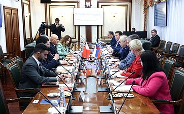 Ильяс Умаханов провел встречу с Чрезвычайным и Полномочным Послом Королевства Бахрейн в РФ Ахмедом Абдулрахманом Махмудом Аль-Саати и Главой Представительства Лиги арабских государств в России Валидом Хамидом Шилтагом