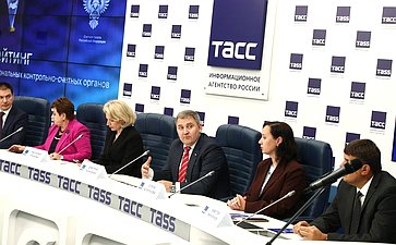 В пресс-центре ТАСС первый заместитель председателя Комитета СФ по бюджету и финансовым рынкам Сергей Рябухин принял участие в пресс-конференции, посвященной пилотному рейтингу деятельности контрольно-счетных палат субъектов РФ