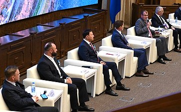 Александр Ролик принял участие в пленарном заседании первого Дальневосточного паркового форума по благоустройству