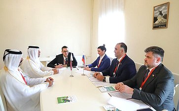 Сенаторы Мохмад Ахмадов и Юлия Лазуткина провели встречу с Председателем Комитета по здравоохранению, государственных услуг и окружающей среды Консультативного совета Государства Катар Мубараком Аль-Кувари
