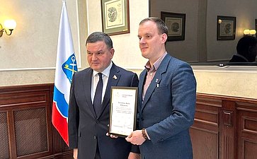 Сергей Перминов в ходе региональной недели провел встречу с руководителем Управления Росреестра по субъекту, на торжественной церемонии вручил награды Совета Федерации землякам, отмеченным за их весомые заслуги