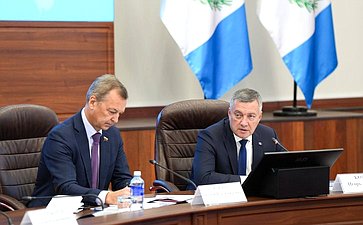 Сенаторы приняли участие в совещании по строительству школы в г. Братске