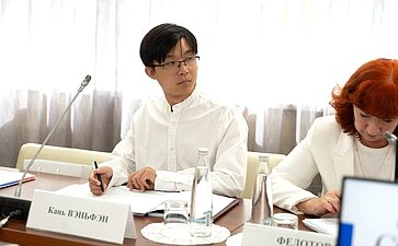 Лилия Гумерова провела круглый стол на тему «О государственной политики в области защиты, поддержки и развития русского языка». Мероприятие состоялось на площадке Государственного института русского языка имени А.С. Пушкина