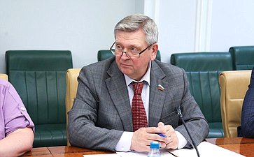 Александр Лутовинов