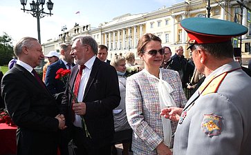 Возложение цветов к памятнику Петру I на Сенатской площади
