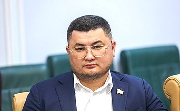 Борис Хачиров