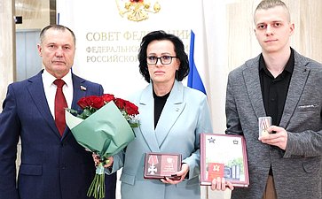 Передача награды семье погибшего участника СВО