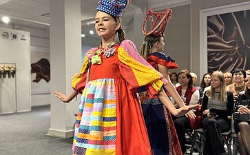 Елена Дягилева поздравила организаторов и участников юбилейного фестиваля молодых дизайнеров «НаМОДнение» в Мурманской области