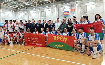 Игорь Зубарев поприветствовал участников международной патриотической экспедиции «Код непокоренных», побывавших в Петрозаводске