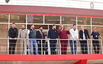 Сенаторы приняли участие в награждении победителей автомобильных кольцевых гонок «AKHMAT RACE 2025»
