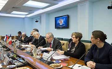 19-12 М. Маргелов и В. Озеров провели встречу с делегацией Комитета по международным делам, обороне и вооруженным силам Сената Французской Республики 7