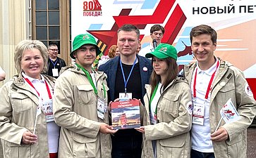 Участники проекта «Поезд Памяти» посетили Петергоф