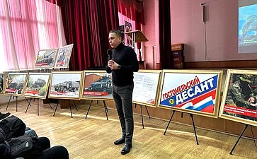 Айрат Гибатдинов представил фотовыставку учащимся колледжа