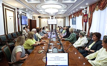 Встреча Инны Святенко с социальными работниками г. Москвы