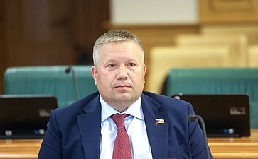 Денис Гусев