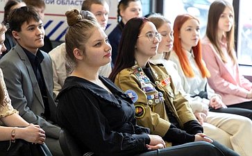 Олег Кувшинников провел открытый диалог с представителями молодежи в Вологодской области