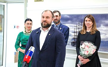 Открытие в Совете Федерации выставки индустриальных пейзажей, посвященной Дню машиностроителя