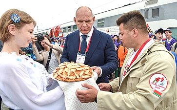 В Минске участники проекта «Поезд Памяти» стали зрителями торжественного парада, посвященного 80-летию освобождения Беларуси