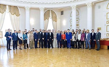 Юрий Нимченко открыл выставку «Небесные покровители Армии и Флота России» в Министерстве науки и высшего образования РФ