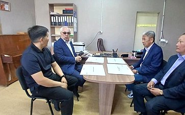 Баир Жамсуев ознакомился с ходом благоустройства территорий и развитием производств в Могойтуйском округе Забайкалья