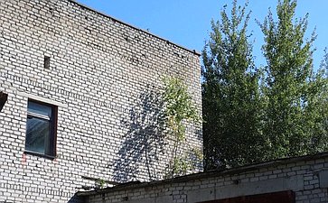 Александр Савин осмотрел капитально отремонтированное здание школы в Хвастовичском районе Калужской области