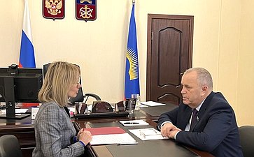 Татьяна Сахарова в рамках работы в регионе провела рабочую встречу с председателем Мурманской областной Думы Сергеем Дубовым