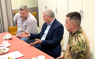 Анатолий Артамонов в рамках рабочей поездки в регион встретился с ветеранами специальной военной операции