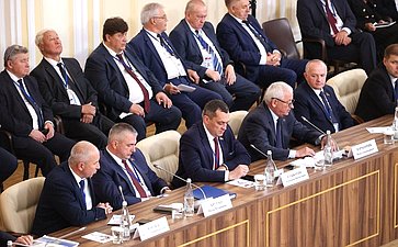 Встреча Председателя СФ Валентины Матвиенко и Председателя Совета Республики Национального собрания Республики Беларусь Натальи Кочановой с руководителями органов государственной власти субъектов Российской Федерации и регионов Республики Беларусь