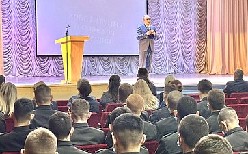Александр Башкин встретился с воспитанниками Астраханского суворовского военного училища МВД России