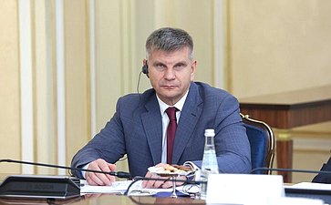 Геннадий Голов