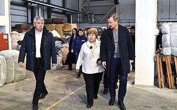 Сенаторы посетили Байкальский текстильный комбинат и ряд производителей продукции из шерсти