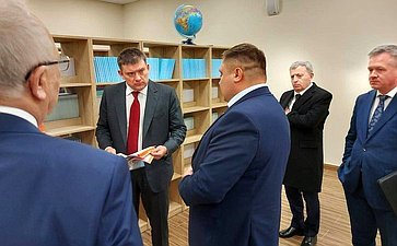 Сенаторы РФ в ходе визита делегации Совета Федерации в Республику Таджикистан посетили общеобразовательную школу и провели встречу с российскими учителями, работающими в Таджикистане