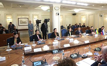 Валентина Матвиенко провела встречу с супругой Председателя Государственного административного совета, Премьер-министра Республики Союз Мьянма Чжу Чжу Хла