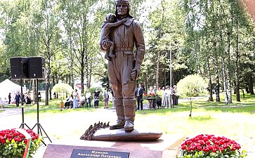 XIII Форум регионов Беларуси и России. Торжественная церемония открытия памятника летчику гвардии лейтенанту А.П. Мамкину