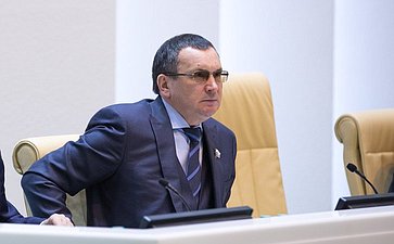 Первый заместитель Председателя СФ Н. Федоров на 390-м заседании Совета Федерации